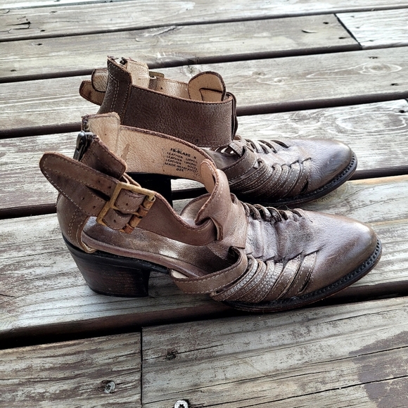 Freebird FB Blake Buckled Heeled Shoes - Picture 6 of 10